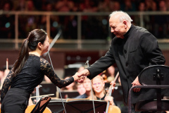 Neeme-Jarvi_Emma-Yoon-concert-master-Jarvi-Academy-Symphony-Orchestra_photo-credit-Kaupo-Kikkas
