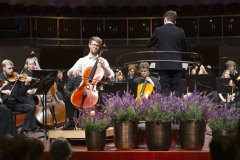 Theodor-Sink-cello-Gabriel-Pernet-and-Jarvi-Academy-Sinfonietta-2_photo-credit-Taavi-Kull