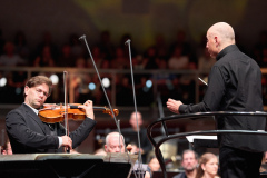 Amihai-Grosz-Paavo-Jarvi-and-Estonian-Festival-Orchestra-2-_photo-credit-Kaupo-Kikkas