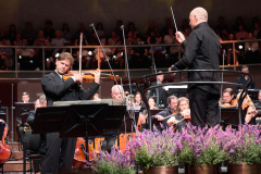 Amihai-Grosz-Paavo-Jarvi-and-Estonian-Festival-Orchestra-4-_photo-credit-Kaupo-Kikkas