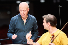 Paavo-Jarvi-and-Amihai-Grosz-2_photo-credit-Kaupo-Kikkas