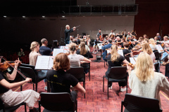 Paavo-Jarvi_Estonian-Festival-Orchestra-3_photo-credit-Kaupo-Kikkas