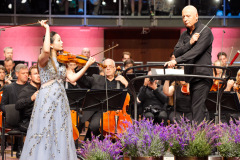 Paloma-So_Paavo-Jarvi_Estonian-Festival-Orchestra_photo-credt-Taavi-Kull