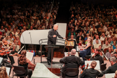 Tahe-Lee-Liiv_Paavo-Jarvi_Estonian-Festival-Orchestra-2_photo-credt-Toiv-Joul