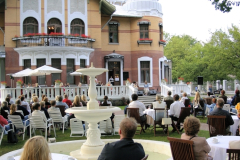 Ammende_Villa_garden_concert